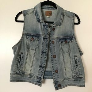 American Eagle cropped denim vest size L